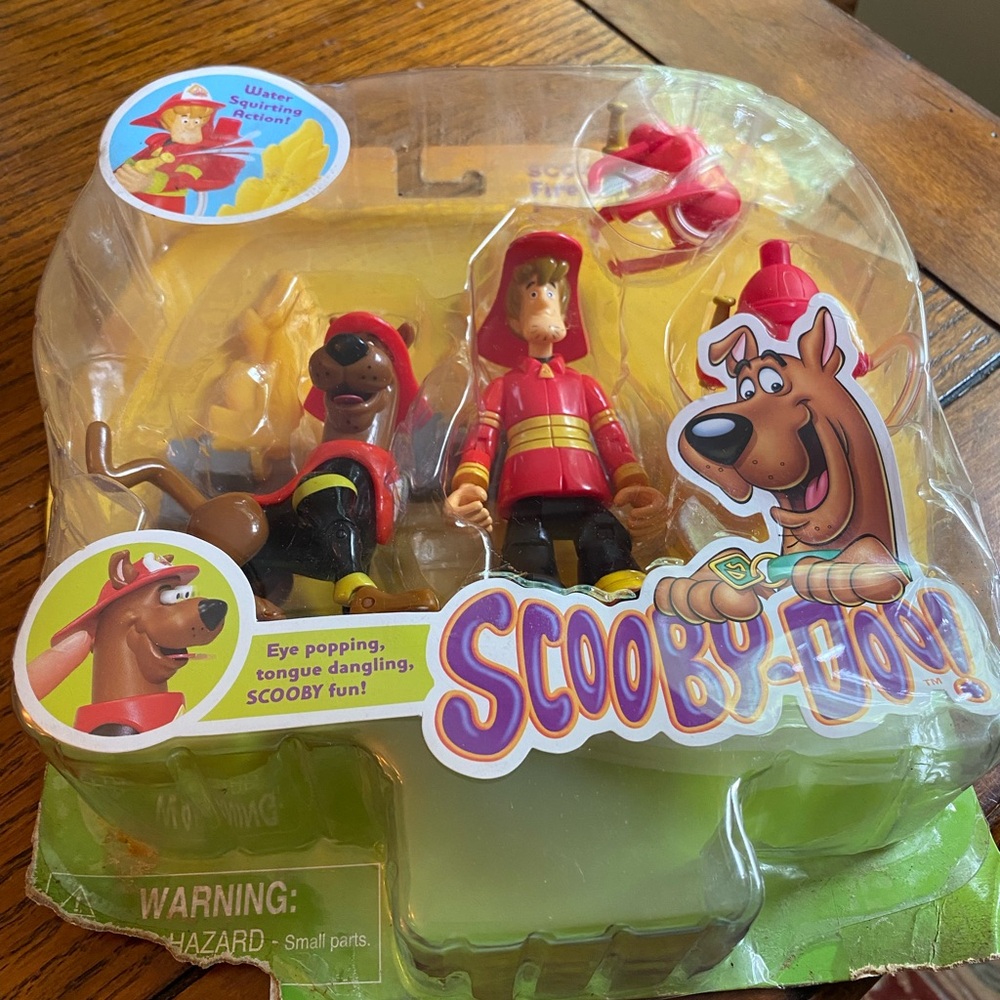 Scooby-Doo Firefighter Playset with Red Uniform Figures